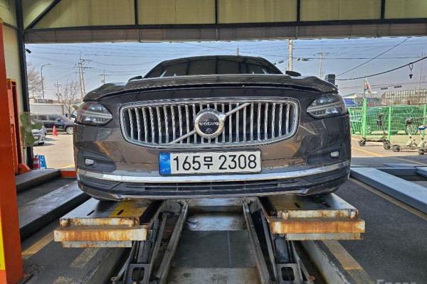2023 Volvo S90 с пробегом 86 241 км