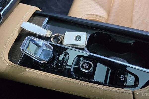 2023 Volvo S90 с пробегом 27 426 км