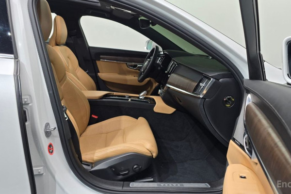 2023 Volvo S90 с пробегом 27 426 км