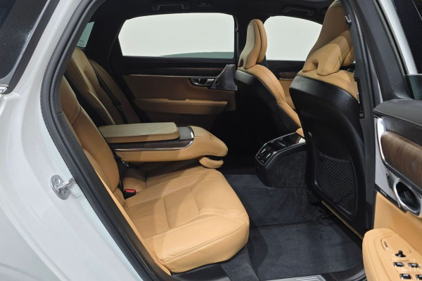 2023 Volvo S90 с пробегом 27 426 км