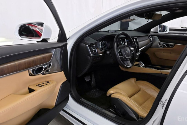 2021 Volvo S90 с пробегом 93 410 км