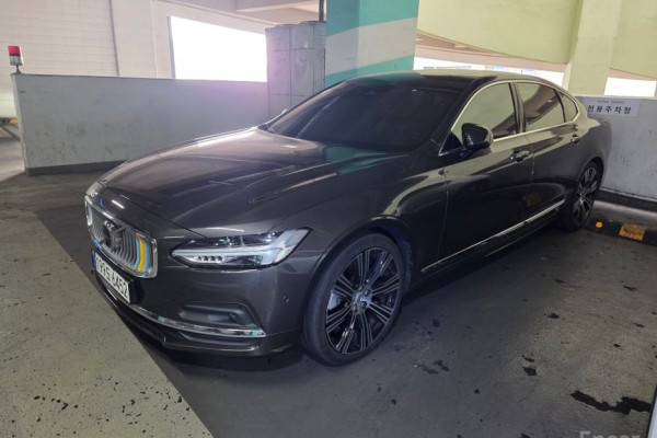 2023 Volvo S90 с пробегом 69 364 км