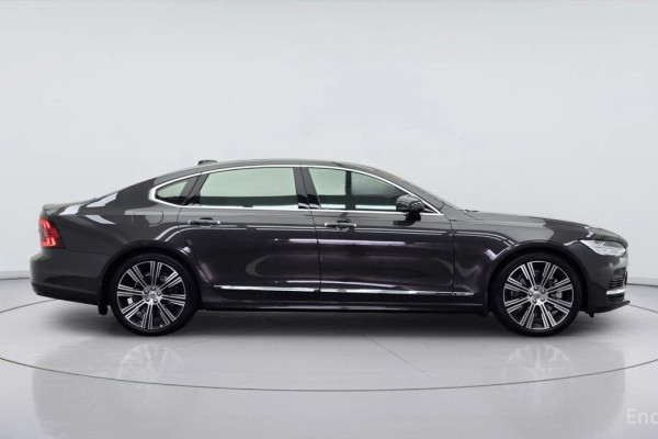 2023 Volvo S90 с пробегом 24 609 км