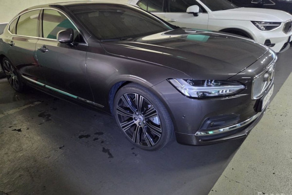 2023 Volvo S90 с пробегом 69 364 км