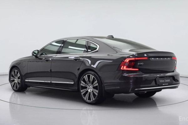 2023 Volvo S90 с пробегом 24 609 км