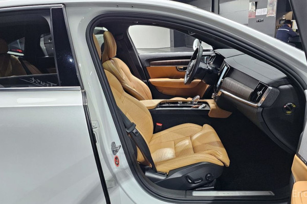 2022 Volvo S90 с пробегом 63 622 км