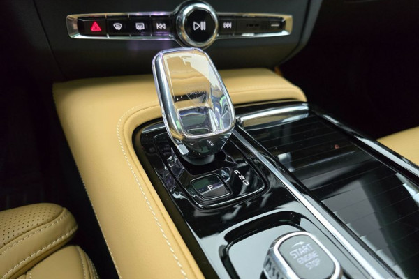 2023 Volvo S90 с пробегом 24 609 км