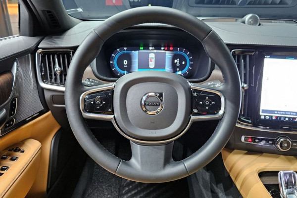 2022 Volvo S90 с пробегом 63 622 км