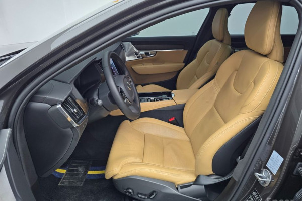 2023 Volvo S90 с пробегом 24 609 км