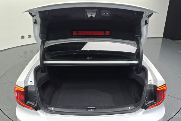 2023 Volvo S90 с пробегом 27 426 км