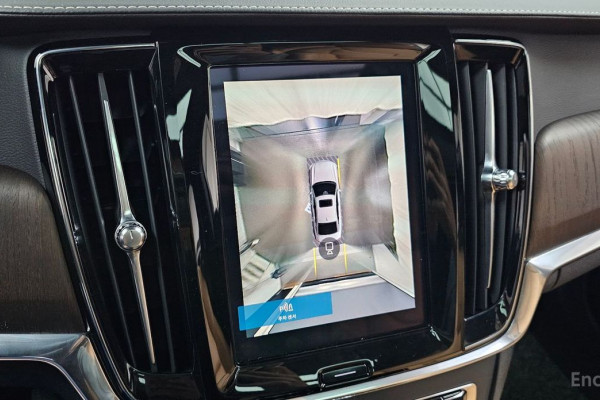 2022 Volvo S90 с пробегом 123 812 км