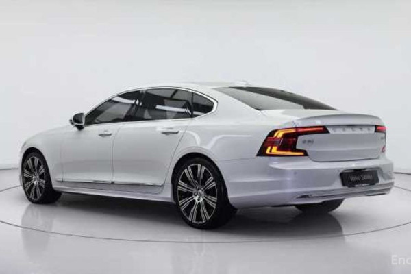 2022 Volvo S90 с пробегом 75 218 км
