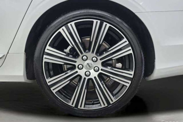 2022 Volvo S90 с пробегом 75 218 км