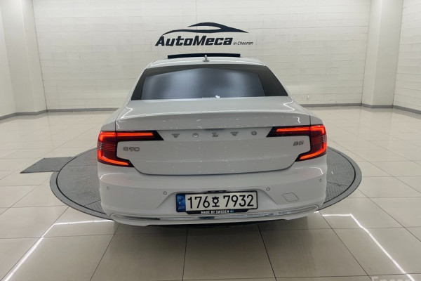 2022 Volvo S90 с пробегом 26 401 км