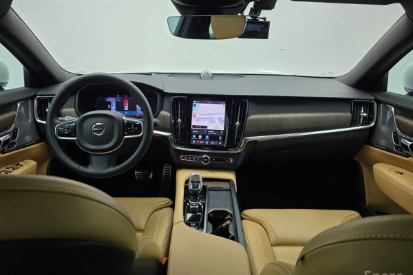 2022 Volvo S90 с пробегом 75 218 км