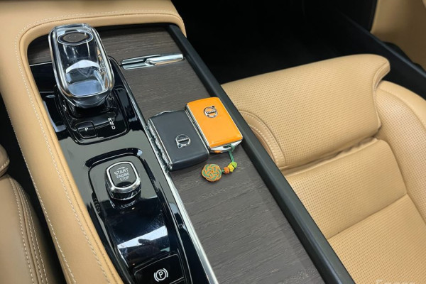 2022 Volvo S90 с пробегом 26 401 км