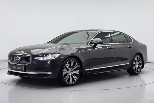 2023 Volvo S90 с пробегом 24 609 км