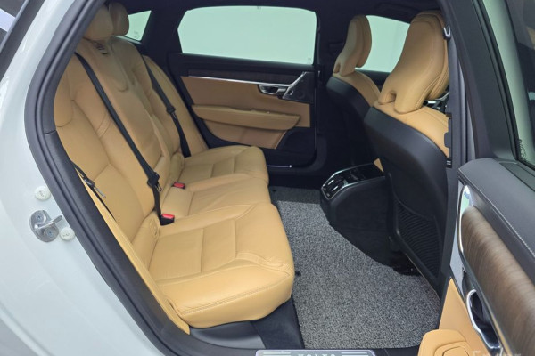 2022 Volvo S90 с пробегом 75 218 км