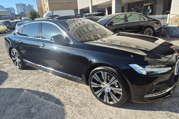 2023 Volvo S90 с пробегом 52 733 км