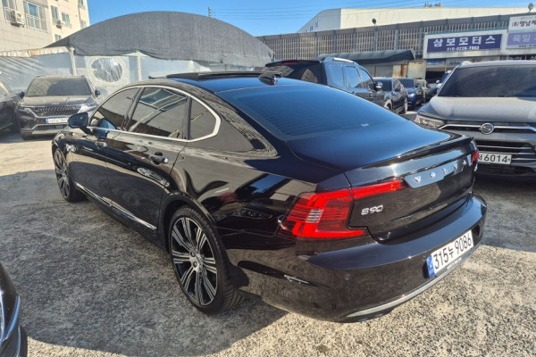 2023 Volvo S90 с пробегом 52 733 км