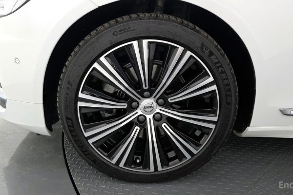 2022 Volvo S90 с пробегом 9 088 км