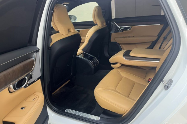 2022 Volvo S90 с пробегом 26 401 км