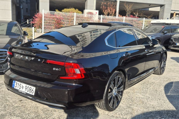 2023 Volvo S90 с пробегом 52 733 км