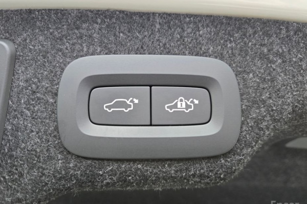 2022 Volvo S90 с пробегом 75 218 км