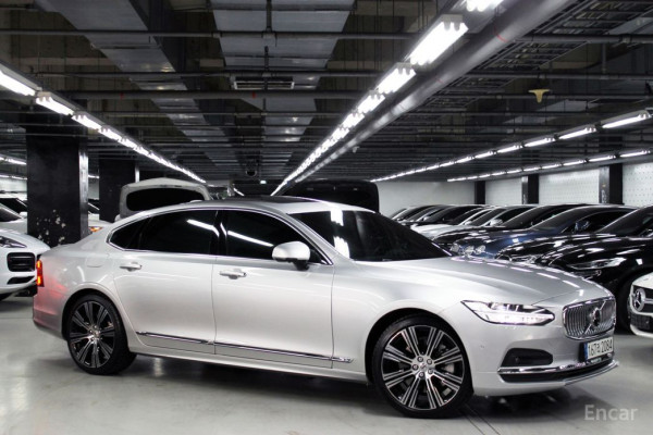 2021 Volvo S90 с пробегом 42 000 км