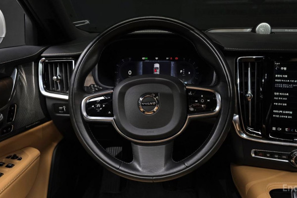 2022 Volvo S90 с пробегом 80 461 км