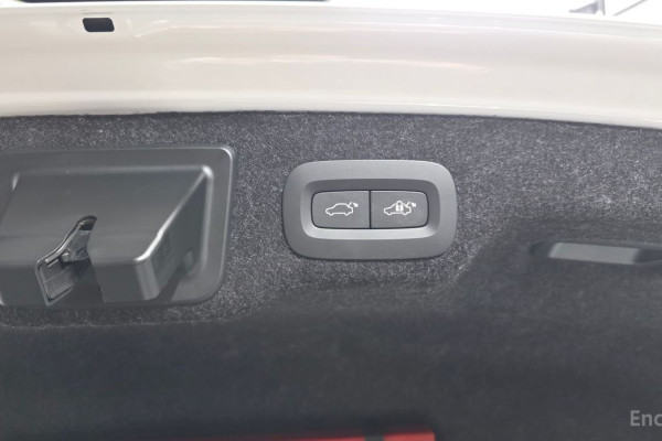 2022 Volvo S90 с пробегом 9 088 км