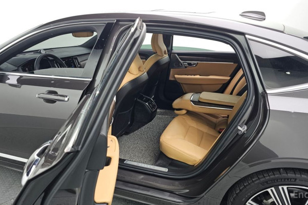 2022 Volvo S90 с пробегом 41 806 км