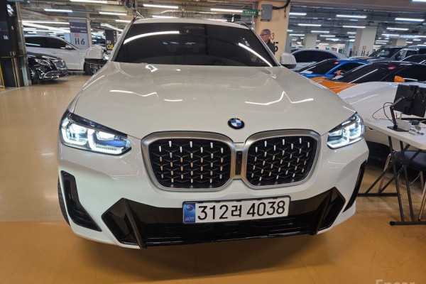 2025 BMW X4 с пробегом 7 885 км