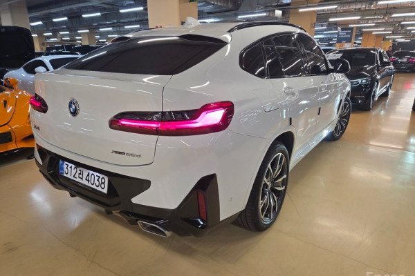 2025 BMW X4 с пробегом 7 885 км