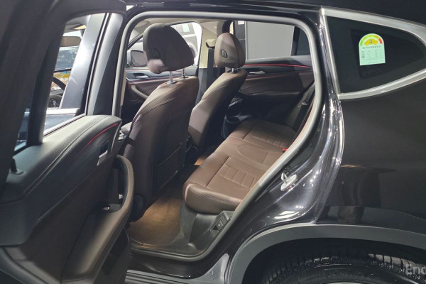 2024 BMW X4 с пробегом 15 318 км