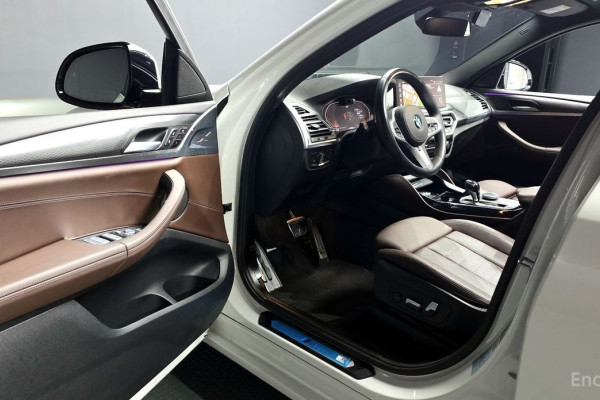 2023 BMW X4 с пробегом 32 444 км