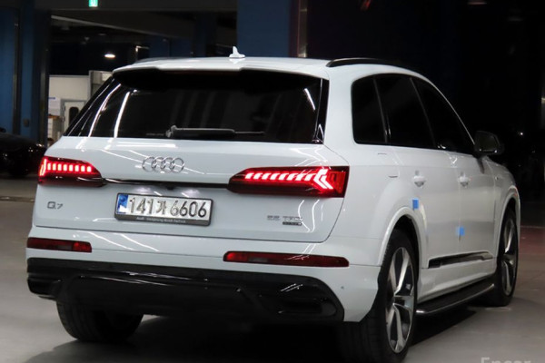 2023 Audi Q7 с пробегом 29 400 км