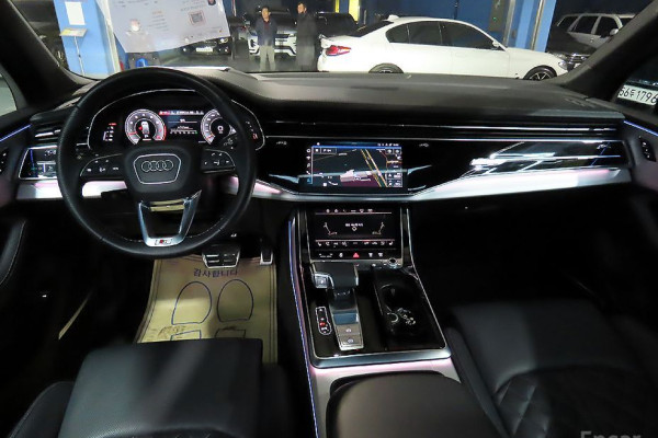 2023 Audi Q7 с пробегом 29 400 км