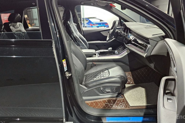 2023 Audi Q7 с пробегом 25 592 км