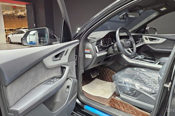 2023 Audi Q7 с пробегом 25 592 км