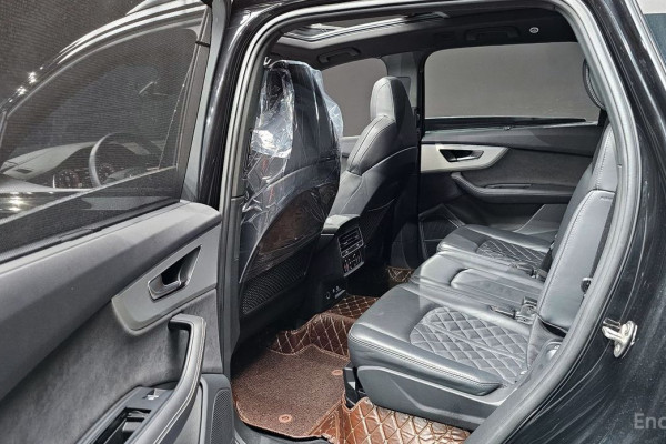 2023 Audi Q7 с пробегом 25 592 км