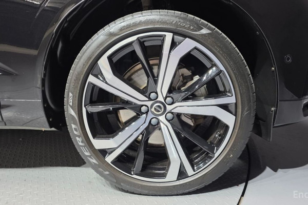 2021 Volvo XC60 с пробегом 33 635 км