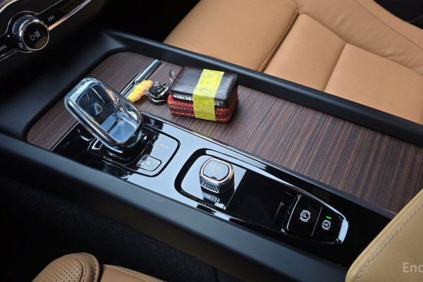 2022 Volvo XC60 с пробегом 59 258 км