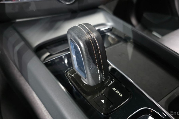 2021 Volvo XC60 с пробегом 33 635 км