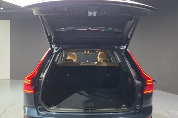 2021 Volvo XC60 с пробегом 22 842 км