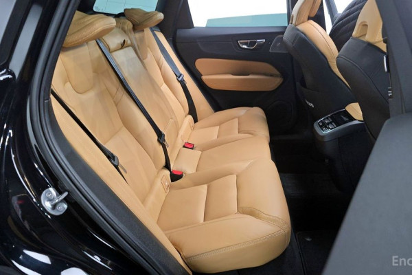 2022 Volvo XC60 с пробегом 59 258 км