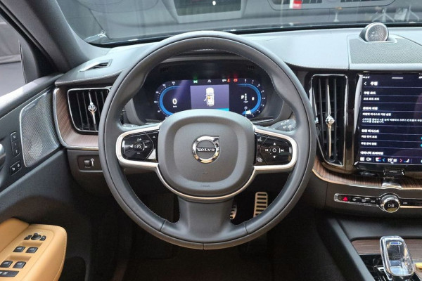 2022 Volvo XC60 с пробегом 59 258 км