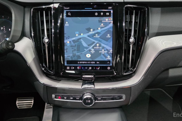 2021 Volvo XC60 с пробегом 33 635 км