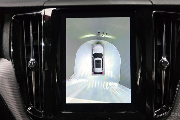 2021 Volvo XC60 с пробегом 33 635 км