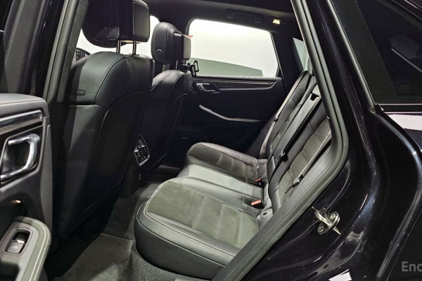 2023 Porsche Macan с пробегом 21 009 км